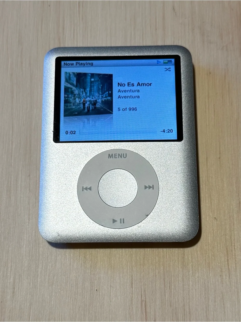 iPod Nano A1236 4GB Silver Tested Ok Battery 1-2Hr w/Charg-996-Songs Read Info!